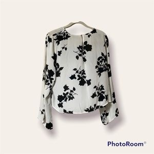 Vince Camuto flowery white & black sheer top bellowing sleeves